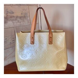 🤍FANCY🤍LOUIS VUITTON READE PM CREAM VERNIS HANDBAG